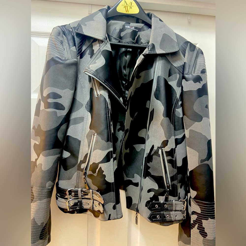 NWOT‼️‼️ Ladies Faux Leather Jacket ‼️ Final Sale review all photos!